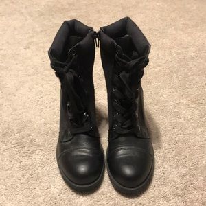XOXO Lace-up boots